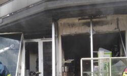 Κάηκε επιχείρηση στη Ρόδο – Φωτιές και σε δύο περιοχές του νησιού
