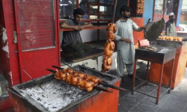 Νέο φιρμάνι από τους Ταλιμπάν: Απαγορεύουν σε άνδρες και γυναίκες να δειπνούν μαζί σε εστιατόρια