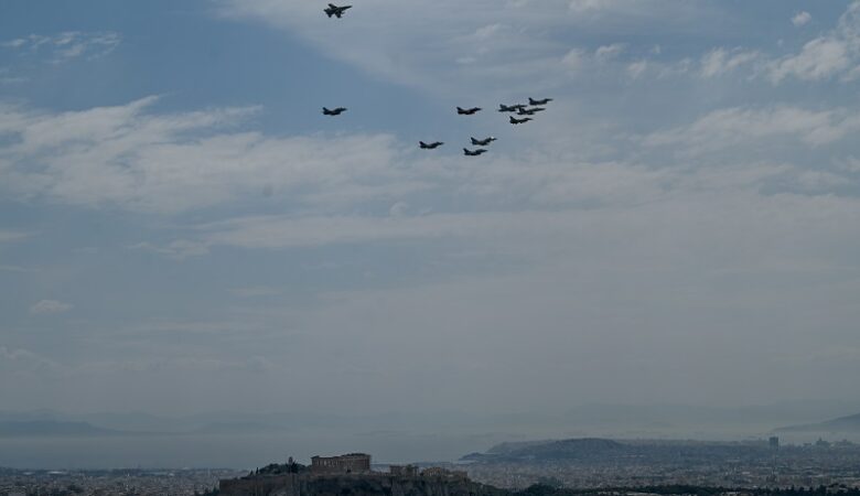 Συμβολική πτήση Νατοϊκών μαχητικών πάνω από την Ακρόπολη στο πλαίσιο άσκησης