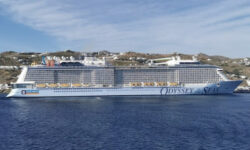 Στη Μύκονο το «Odyssey of the Seas» – Δείτε εικόνες από το τεράστιο κρουαζιερόπλοιο