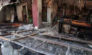 Μεγάλες ζημιές από επίθεση με εμπρηστικό μηχανισμό σε καφετέρια στο Περιστέρι