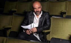 Κώστας Κωστόπουλος: Απολογείται ο γνωστός σκηνοθέτης που κατηγορείται για βιασμό