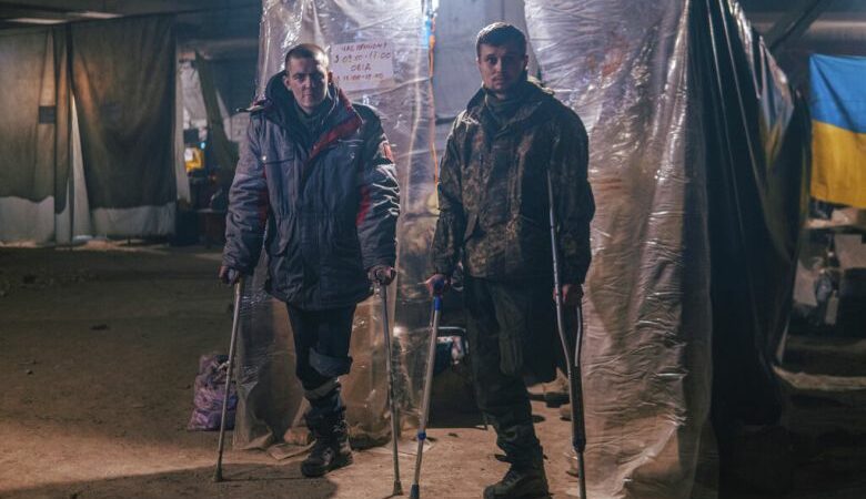 Οι Ουκρανοί στρατιώτες εγκαταλείπουν το Αζοφστάλ στη Μαριούπολη
