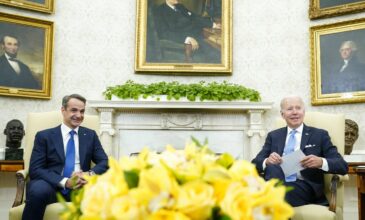 Στον Λευκό Οίκο ο πρωθυπουργός: «Σας ευχαριστώ για την ηγεσία σας», καλωσόρισε ο Μπάιντεν τον Μητσοτάκη