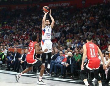 Euroleague Final-4: Με τρίποντο του Μίτσιτς στην εκπνοή πικρός αποκλεισμός για τον Ολυμπιακό στον ημιτελικό από την Εφές