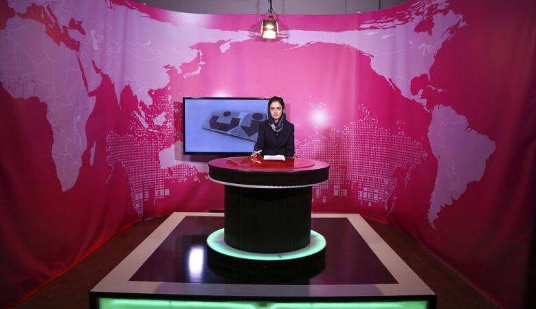 Αφγανιστάν: Οι τηλεπαρουσιάστριες που είχαν αψηφήσει την εντολή των Ταλιμπάν κάλυψαν τα πρόσωπά τους