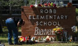 Μακελειό σε σχολείο του Τέξας: Ο δράστης είχε ανακοινώσει στο Facebook την επίθεση – Χαμός στη συνέντευξη Τύπου