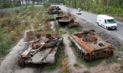 Ουκρανία: Ο πόλεμος συμπληρώνει 4 μήνες, ρωσικά στρατεύματα στα όρια της Λισιτσάνσκ