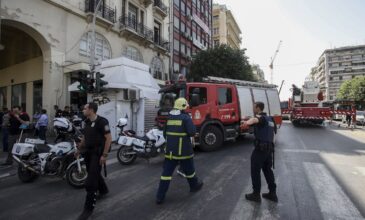 Φωτιά στο Βιοτεχνικό Επιμελητήριο της Θεσσαλονίκης – Απεγκλωβίστηκαν 44 άτομα, ανάμεσά τους και μαθητές