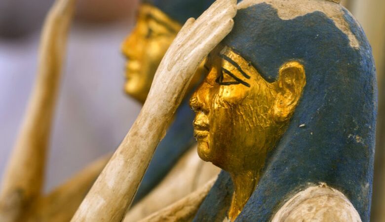 Αίγυπτος: Aρχαιολόγοι ανακάλυψαν εκατοντάδες σαρκοφάγους και αγάλματα θεών στη Σακάρα