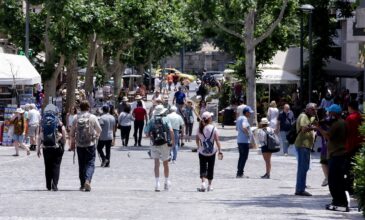 Κορονοϊός: Πάνω από 20.000 κρούσματα αύριο Τρίτη προβλέπει ο Γκίκας Μαγιορκίνης