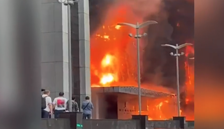 Ρωσία: Φωτιά σε επιχειρηματικό κέντρο στη Μόσχα – Φόβοι για εγκλωβισμένους