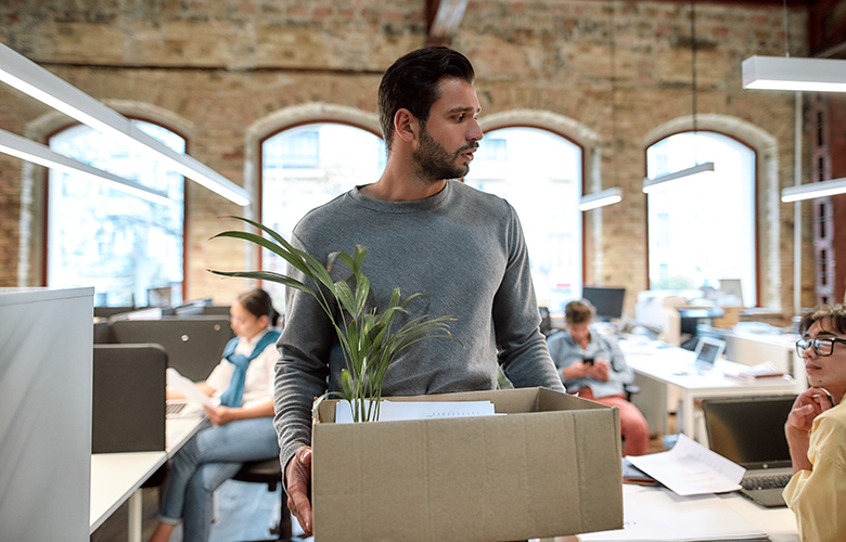 Οι Έλληνες εργάζονται πολύ περισσότερο σε σχέση με τους εργαζόμενους των άλλων κρατών μελών της ΕΕ