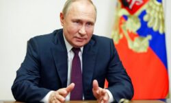 Ο  Πούτιν κατηγορεί τη Δύση ότι υποκινεί «επαναστάσεις» στις χώρες της πρώην ΕΣΣΔ