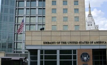 Ρωσία: Ο Αμερικανός πρέσβης ζητά να μην κλείσει η πρεσβεία των ΗΠΑ στη Μόσχα