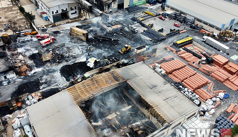 Μεγάλη φωτιά στον Ασπρόπυργο: Κρανίου τόπος το εργοστάσιο πλαστικών – Δείτε εικόνες του news