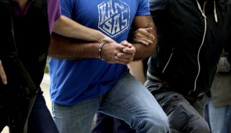 Συνελήφθησαν δύο μέλη συμμορίας που διέπρατταν ένοπλες ληστείες στην Αθήνα