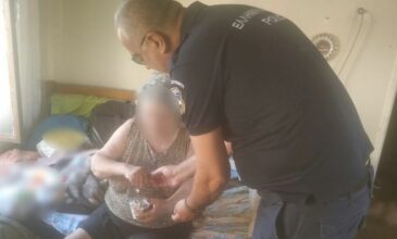 Σέρρες: Ηλικιωμένη κάλεσε την Αστυνομία για να την βοηθήσουν να πιει νερό – Της πήγαν και παγωτό