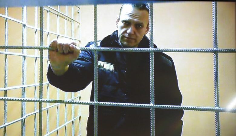 Ρωσία: Ο Ναβάλνι ανακοίνωσε ότι στις φυλακές που τον μετέφεραν τον έβαλαν μαζί με φονιάδες