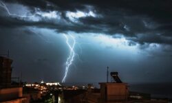 Έκτακτο δελτίο επιδείνωσης του καιρού: Ισχυρές βροχές, καταιγίδες και κεραυνοί τις επόμενες ώρες