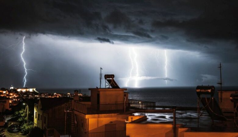 Καιρός: Βροχές και καταιγίδες ιδιαίτερα σε Εύβοια και Μαγνησία