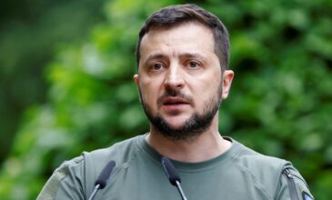 Ουκρανία: Ο Ζελένσκι απορρίπτει δυτικές επικρίσεις για την κατανομή των στρατευμάτων