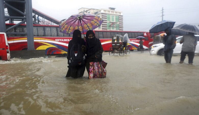 Φονικές πλημμύρες με τουλάχιστον 25 νεκρούς στο Μπαγκλαντές