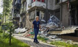Στην Ουκρανία ο Αμερικανός ηθοποιός Μπεν Στίλερ – Στέκεται στο πλευρό των προσφύγων