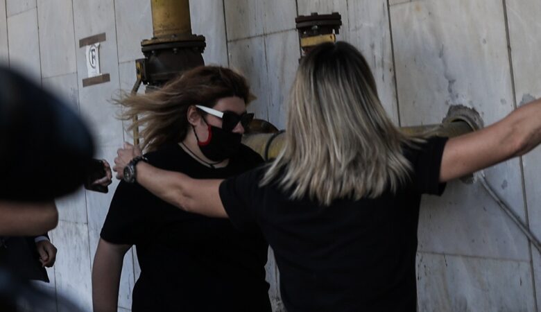 Ρούλα Πισπιρίγκου: Επί 8,5 ώρες κατέθετε η αδελφή της Δήμητρα – Οι επίμονες ερωτήσεις των αστυνομικών