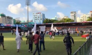 Μαλδίβες: Επεισόδια και δακρυγόνα σε εκδήλωση… γιόγκας – Δείτε βίντεο