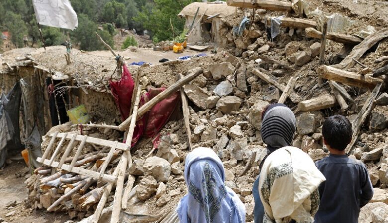 Τραγωδία στο Αφγανιστάν: Μετά τον φονικό σεισμό ασυνήθιστη κακοκαιρία δυσχεραίνει τις προσπάθειες διάσωσης
