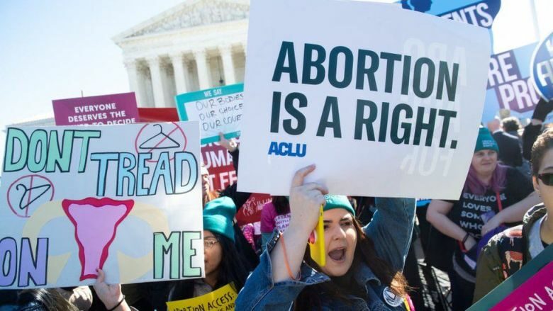 Απόφαση-σοκ στις ΗΠΑ: Μετά από μισό αιώνα καταργείται το δικαίωμα στην άμβλωση