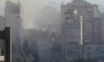 Πόλεμος στην Ουκρανία: Επίθεση με ρωσικούς πυραύλους στο Κίεβο – Χτυπήθηκε κτίριο κοντά στο σπίτι υπαλλήλου της Ελληνικής Πρεσβείας