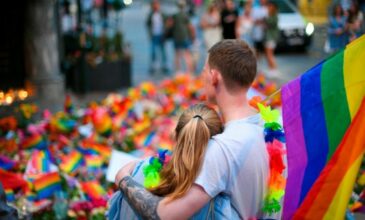 Νορβηγία – Επίθεση σε γκέι μπαρ: «Δεν θα σταματήσει ο αγώνας για εξασφάλιση ίσων δικαιωμάτων», είπε ο πρωθυπουργός της χώρας