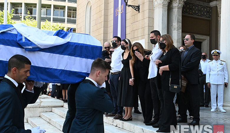 Δέσποινα Μοιραράκη:Με τιμές ναυάρχου η κηδεία του Γιάννη Κοντούλη – Δείτε εικόνες του news
