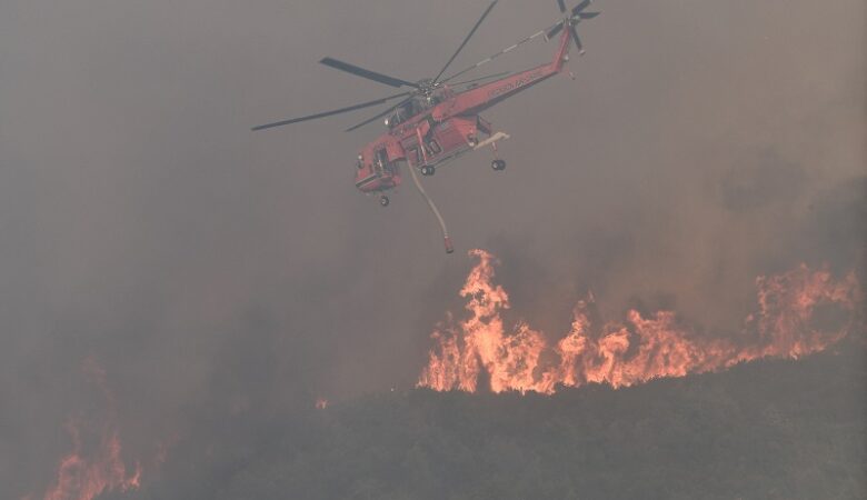 Πύρινη λαίλαπα με 52 δασικές πυρκαγιές – Πολύ υψηλός ο κίνδυνος και αύριο Τρίτη