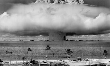 Το ατομικό νησί των ΗΠΑ: Έριξαν βόμβα 1.000 φορές πιο ισχυρή από αυτές που χτύπησαν τη Χιροσίμα και το Ναγκασάκι