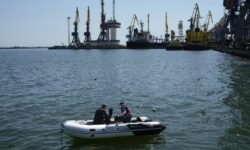 Ουκρανία: Οι φιλορώσοι αυτονομιστές του Ντονέτσκ κατέσχεσαν και «εθνικοποίησαν» δύο πλοία στη Μαριούπολη