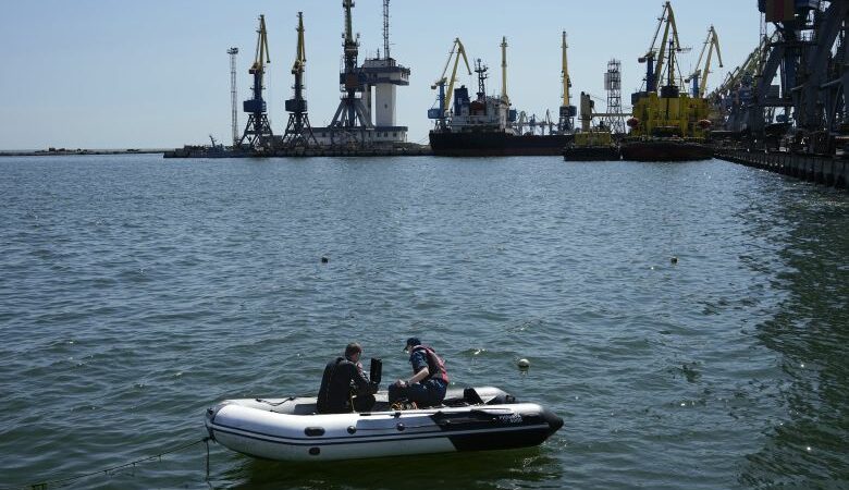 Ουκρανία: Οι φιλορώσοι αυτονομιστές του Ντονέτσκ κατέσχεσαν και «εθνικοποίησαν» δύο πλοία στη Μαριούπολη