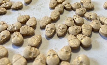 Μύκονος: Κύκλωμα γέμισε με ναρκωτικά το νησί – Είχαν ακόμη και χάπια σε σχήμα…. νεκροκεφαλής