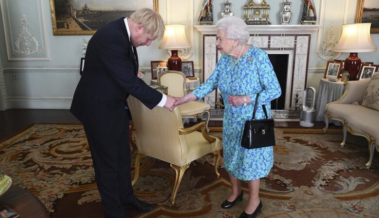 Βρετανία: Ο Μπόρις Τζόνσον ενημέρωσε τη βασίλισσα Ελισάβετ για τις εξελίξεις