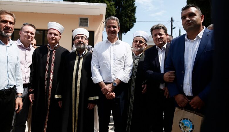 Συνάντηση Μητσοτάκη με εκπροσώπους της μουσουλμανικής μειονότητας στη Θράκη