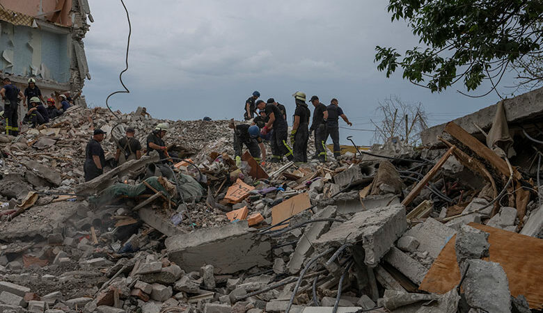 Ουκρανία: Στους 24 ανέβηκαν οι νεκροί από τον ρωσικό βομβαρδισμό πολυκατοικίας στο Ντονέτσκ