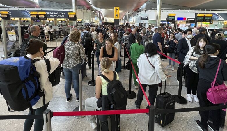 Το αεροδρόμιο Χίθροου στο Λονδίνο βάζει πλαφόν αναχωρήσεων 100.000 επιβατών ημερησίως
