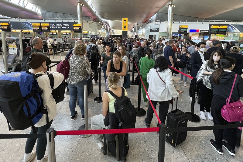 Το αεροδρόμιο Χίθροου στο Λονδίνο βάζει πλαφόν αναχωρήσεων 100.000 επιβατών ημερησίως – News.gr