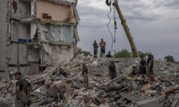 Ουκρανία: Αυξάνεται διαρκώς ο αριθμός των νεκρών από τον βομβαρδισμό κτιρίου στο Ντονέτσκ