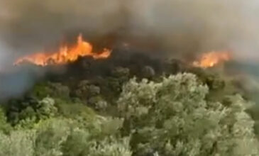 Σάμος: Ανεξέλεγκτη η φωτιά – Εκκενώνονται οικισμοί – Αγωνία για τον αγνοούμενο στην πτώση πυροσβεστικού ελικοπτέρου