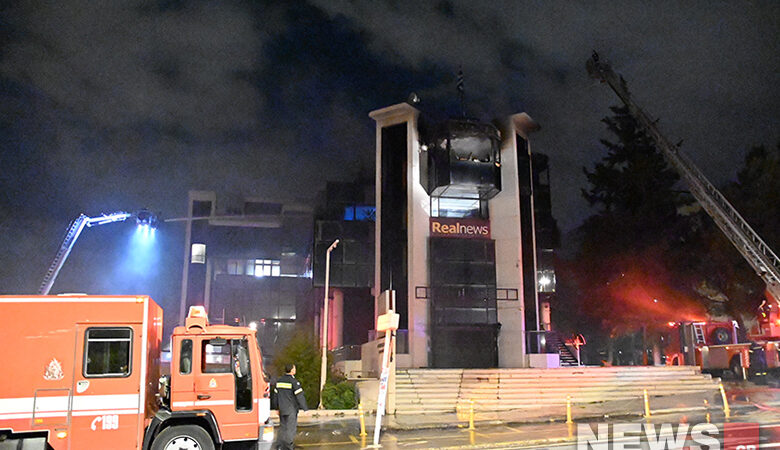 Φωτιά στον Real FM: Βρέθηκαν γκαζάκια στην είσοδο του κτιρίου – Δείτε εικόνες του news