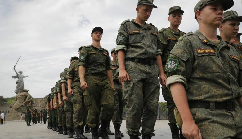 «Η Ρωσία έχει στρατολογήσει 10.000 κρατούμενους για να τους στείλει στην Ουκρανία», σύμφωνα με τους Βρετανούς