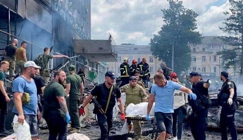 Ουκρανία: Τουλάχιστον 20 νεκροί και δεκάδες τραυματίες από ρωσικό πύραυλο στην Βινίτσια